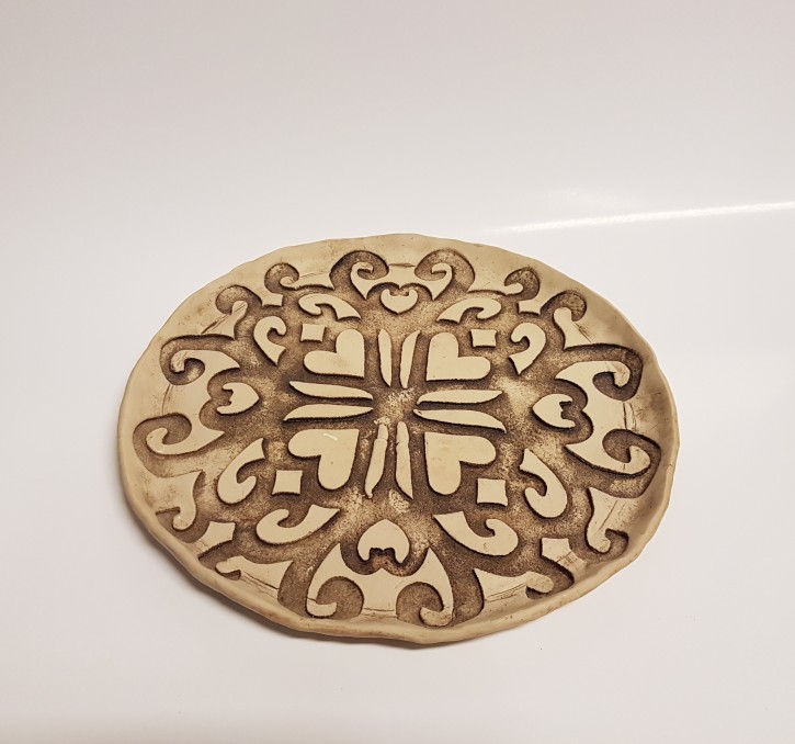Keramik Teller mit rustikalem Muster (L)