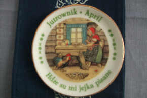 Kleines Tellerchen / Untertasse mit verschiedenen Njechórnski-Motiven